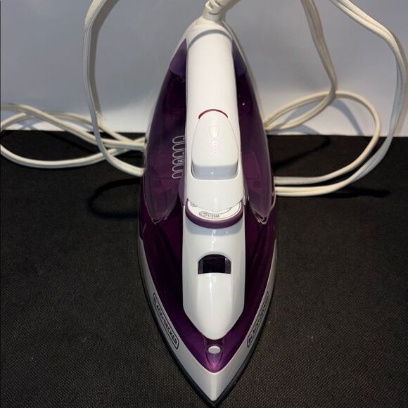 Black & Decker Purple and White Iron - Picture 4 of 8